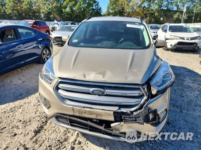 Piąte zdjęcie samochodu w środku: 2017 FORD ESCAPE SE VIN:1FMCU9GDXHUE42217 - miniatura