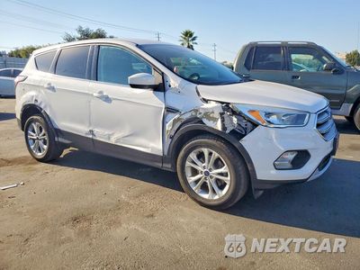 Czwarte zdjęcie samochodu z boku: 2017 FORD ESCAPE SE VIN:1FMCU0GDXHUC09773 - miniatura