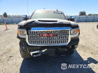 Piąte zdjęcie samochodu w środku: 2018 GMC SIERRA K2500 DENALI VIN:1GT12UEYXJF158283 - miniatura