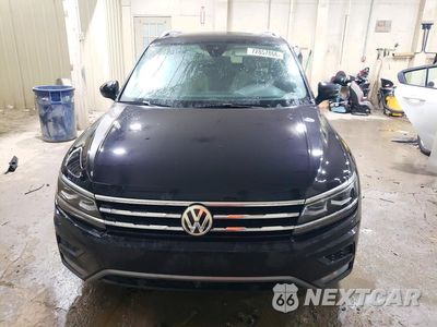 Piąte zdjęcie samochodu w środku: 2018 VOLKSWAGEN TIGUAN SEL PREMIUM VIN:3VV5B7AX3JM122260 - miniatura