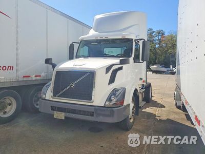 2017 VOLVO VNL SEMI TRUCK 4V4N39TG1HN987995 - główne zdjęcie licytacji z USA - miniatura
