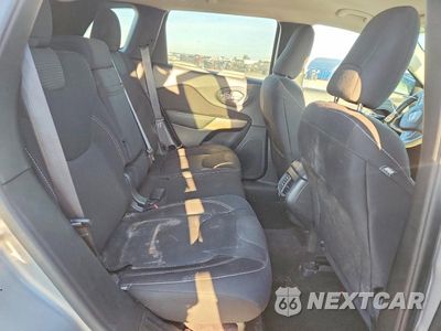 Zdjęcie 11 z 13 samochodu: 2017 JEEP CHEROKEE LATITUDE VIN:1C4PJMCS3HW648277 - miniatura