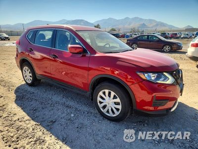 Czwarte zdjęcie samochodu z boku: 2017 NISSAN ROGUE S VIN:JN8AT2MV7HW261555 - miniatura