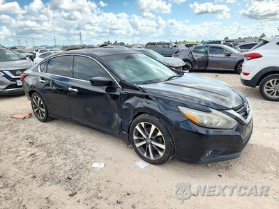 Czwarte zdjęcie samochodu z boku: 2017 NISSAN ALTIMA 2.5 SR VIN:1N4AL3AP3HN329353 - miniatura