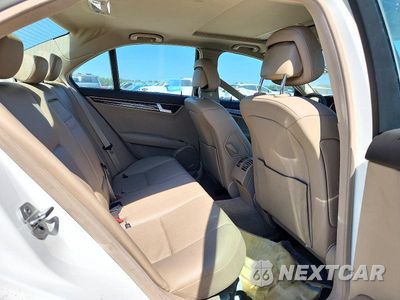 Zdjęcie 10 z 12 samochodu: 2012 MERCEDES-BENZ C 250 VIN:WDDGF4HB5CA599217 - miniatura