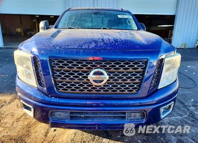 Piąte zdjęcie samochodu w środku: 2017 NISSAN TITAN XD PRO-4X VIN:1N6BA1F49HN507383 - miniatura