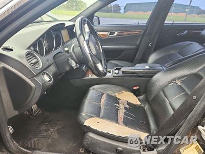 Zdjęcie 7 z 12 samochodu: 2012 MERCEDES-BENZ C 250 VIN:WDDGF4HB5CR215521 - miniatura