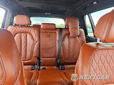 Zdjęcie 10 z 14 samochodu: 2025 BMW X7 M60I VIN:5UX33EM06S9Z43440 - miniatura