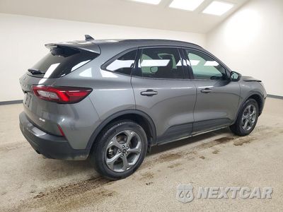 Trzecie zdjęcie samochodu z tyłu: 2025 FORD ESCAPE ST LINE SELECT VIN:1FMCU9NA2SUB22583 - miniatura