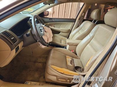 Zdjęcie 7 z 13 samochodu: 2004 HONDA ACCORD EX VIN:1HGCM66814A018364 - miniatura