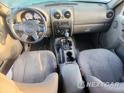 Zdjęcie 8 z 13 samochodu: 2003 JEEP LIBERTY SPORT VIN:1J4GK48K93W622176 - miniatura