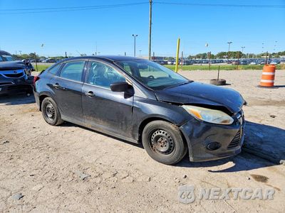 Czwarte zdjęcie samochodu z boku: 2013 FORD FOCUS S VIN:1FADP3E28DL270130 - miniatura