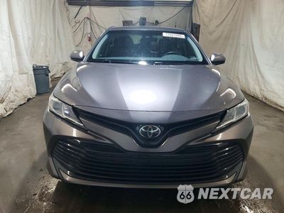 Piąte zdjęcie samochodu w środku: 2020 TOYOTA CAMRY LE VIN:4T1C11AK5LU508067 - miniatura