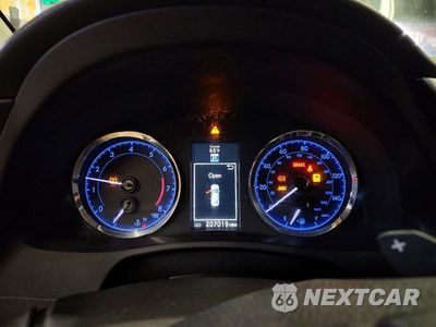 Zdjęcie 9 z 12 samochodu: 2017 TOYOTA COROLLA SE VIN:2T1BURHE3HC781860 - miniatura