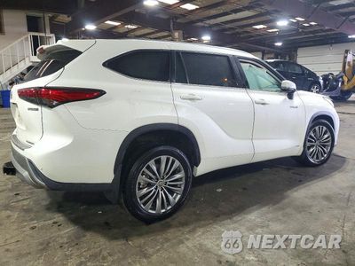 Trzecie zdjęcie samochodu z tyłu: 2020 TOYOTA HIGHLANDER HYBRID PLATINUM VIN:5TDEBRCH4LS007721 - miniatura