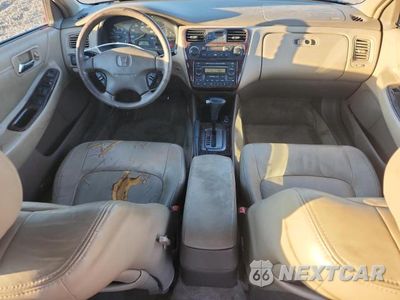 Zdjęcie 8 z 12 samochodu: 2002 HONDA ACCORD EX VIN:1HGCG16592A071911 - miniatura
