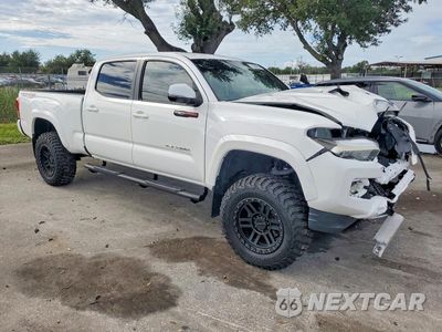 Czwarte zdjęcie samochodu z boku: 2017 TOYOTA TACOMA TRD SPORT VIN:5TFDZ5BN5HX023970 - miniatura
