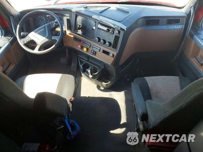 Zdjęcie 8 z 14 samochodu: 2018 FREIGHTLINER CASCADIA 126 SEMI TRUCK VIN:3AKJHHDRXJSJS5394 - miniatura
