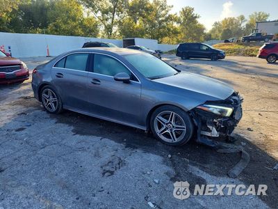 Czwarte zdjęcie samochodu z boku: 2019 MERCEDES-BENZ A 220 4MATIC VIN:WDD3G4FB0KW019484 - miniatura