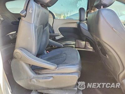 Zdjęcie 11 z 14 samochodu: 2024 CHRYSLER PACIFICA HYBRID SELECT VIN:2C4RC1S72RR130850 - miniatura