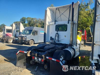 Trzecie zdjęcie samochodu z tyłu: 2015 KENWORTH T680 SEMI TRUCK VIN:1XKYA48X9FJ462461 - miniatura