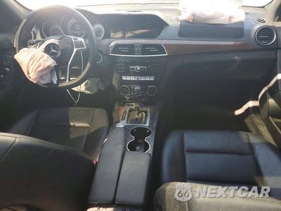 Zdjęcie 8 z 12 samochodu: 2013 MERCEDES-BENZ C 300 4MATIC VIN:WDDGF8AB7DR257059 - miniatura