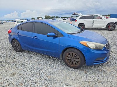 Czwarte zdjęcie samochodu z boku: 2014 KIA FORTE LX VIN:KNAFX4A68E5155015 - miniatura