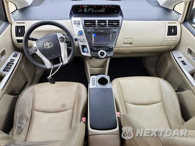 Zdjęcie 8 z 12 samochodu: 2012 TOYOTA PRIUS V FIVE VIN:JTDZN3EU5C3105271 - miniatura