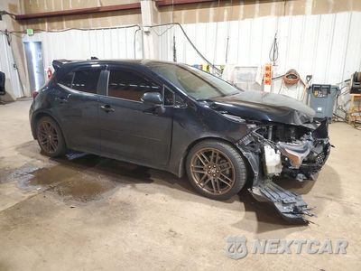 Czwarte zdjęcie samochodu z boku: 2025 TOYOTA COROLLA HATCHBACK NIGHTSHADE VIN:JTND4MBE9S3235595 - miniatura
