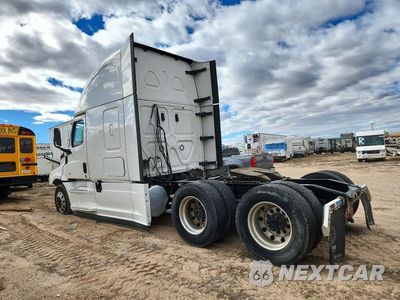 Drugie zdjęcie samochodu z przodu: 2020 FREIGHTLINER CASCADIA 126 VIN:3AKJHHDR4LSLZ8141 - miniatura