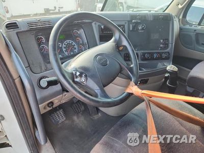 Zdjęcie 8 z 14 samochodu: 2018 FREIGHTLINER CASCADIA 125 SEMI TRUCK VIN:3AKJGLDR9JDJV8624 - miniatura