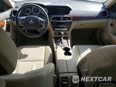 Zdjęcie 8 z 12 samochodu: 2013 MERCEDES-BENZ C 300 4MATIC VIN:WDDGF8AB6DG130704 - miniatura