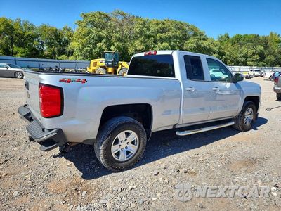 Trzecie zdjęcie samochodu z tyłu: 2018 CHEVROLET SILVERADO K1500 LT VIN:1GCVKREC1JZ158819 - miniatura
