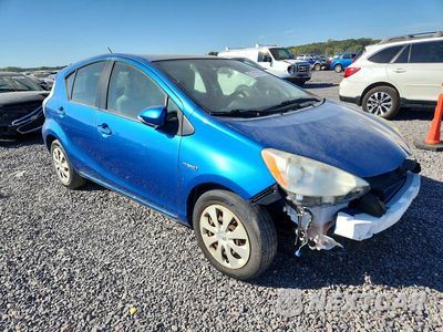 Czwarte zdjęcie samochodu z boku: 2012 TOYOTA PRIUS C ONE VIN:JTDKDTB32C1031268 - miniatura
