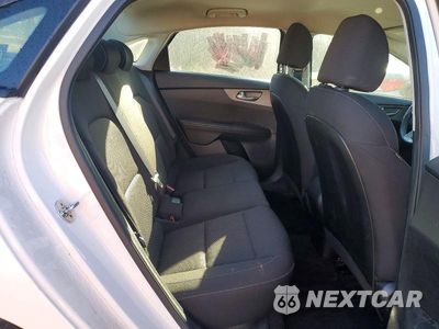 Zdjęcie 10 z 13 samochodu: 2019 KIA FORTE FE VIN:3KPF24AD2KE007605 - miniatura