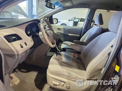 Zdjęcie 7 z 13 samochodu: 2011 TOYOTA SIENNA LE VIN:5TDKK3DC4BS049257 - miniatura