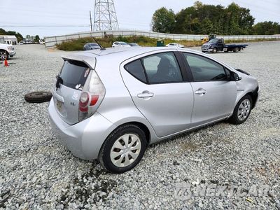 Trzecie zdjęcie samochodu z tyłu: 2012 TOYOTA PRIUS C ONE VIN:JTDKDTB38C1006066 - miniatura