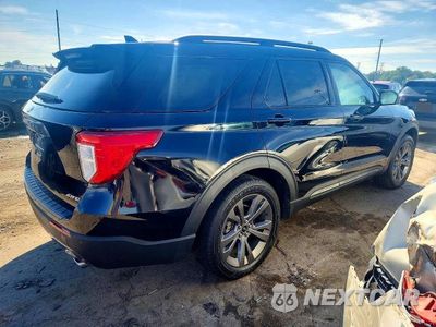 Trzecie zdjęcie samochodu z tyłu: 2021 FORD EXPLORER XLT VIN:1FMSK8DH3MGA39384 - miniatura