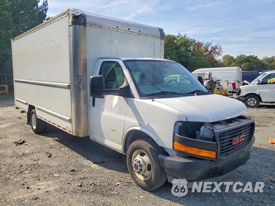 Czwarte zdjęcie samochodu z boku: 2021 GMC SAVANA BOX TRUCK VIN:7GZ37TC73MN009502 - miniatura