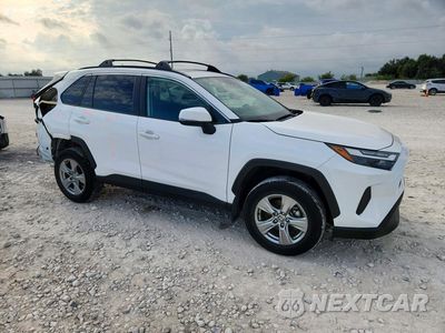 Czwarte zdjęcie samochodu z boku: 2024 TOYOTA RAV4 XLE VIN:2T3W1RFV1RW313646 - miniatura
