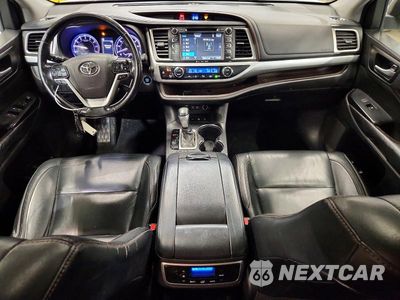 Zdjęcie 8 z 13 samochodu: 2017 TOYOTA HIGHLANDER XLE VIN:5TDJZRFHXHS515169 - miniatura