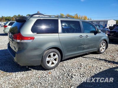 Trzecie zdjęcie samochodu z tyłu: 2013 TOYOTA SIENNA LE VIN:5TDKK3DC5DS371988 - miniatura