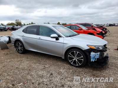 Czwarte zdjęcie samochodu z boku: 2018 TOYOTA CAMRY SE VIN:4T1B11HK6JU114351 - miniatura