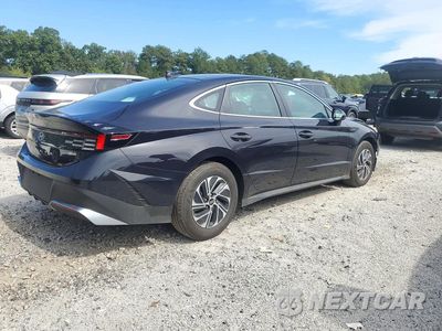 Trzecie zdjęcie samochodu z tyłu: 2026 HYUNDAI SONATA HYBRID BLUE VIN:KMHL24JJ2TA168920 - miniatura