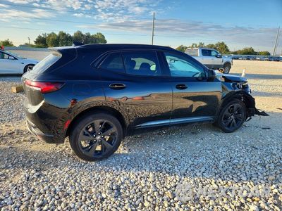 Trzecie zdjęcie samochodu z tyłu: 2023 BUICK ENVISION ESSENCE VIN:LRBFZNR4XPD067371 - miniatura