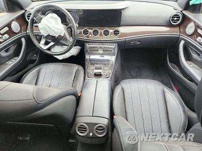 Zdjęcie 8 z 12 samochodu: 2017 MERCEDES-BENZ E 300 4MATIC VIN:WDDZF4KB6HA036668 - miniatura
