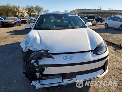 Piąte zdjęcie samochodu w środku: 2025 HYUNDAI IONIQ 6 LIMITED VIN:KMHM54AA6SA114823 - miniatura