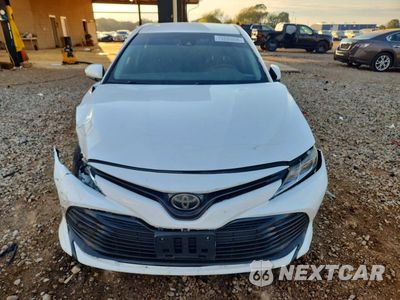 Piąte zdjęcie samochodu w środku: 2018 TOYOTA CAMRY LE VIN:4T1B11HK8JU071812 - miniatura