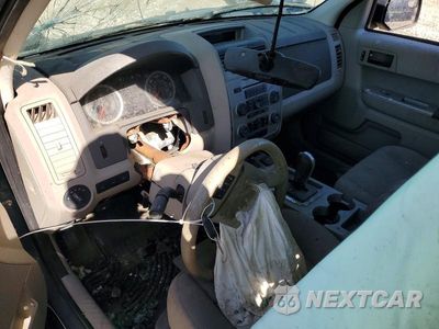 Zdjęcie 8 z 13 samochodu: 2012 FORD ESCAPE HYBRID VIN:1FMCU4K38CKA04334 - miniatura