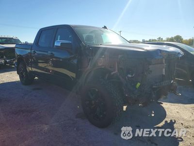 Czwarte zdjęcie samochodu z boku: 2020 CHEVROLET SILVERADO K1500 LT VIN:3GCUYDED2LG428035 - miniatura